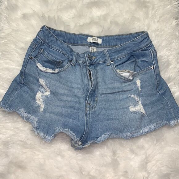 Forever 21 distressed shorts size 30 - Picture 1 of 3